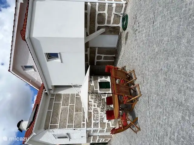 Table à manger pour 8 personnes avec chaises