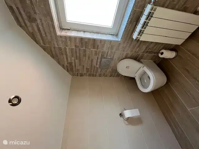 Salle de bain au deuxième étage. 