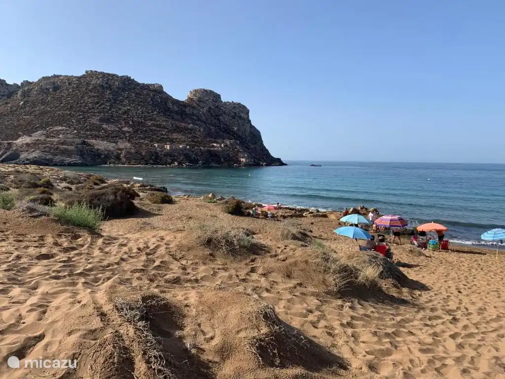 Strand op minimale afstand van het appartement
