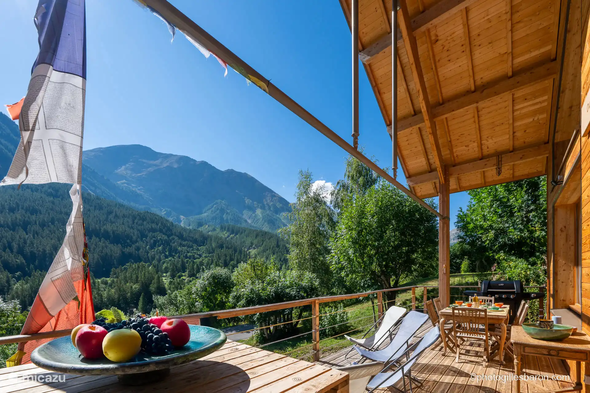 Geräumige Terrasse mit wunderschöner Aussicht