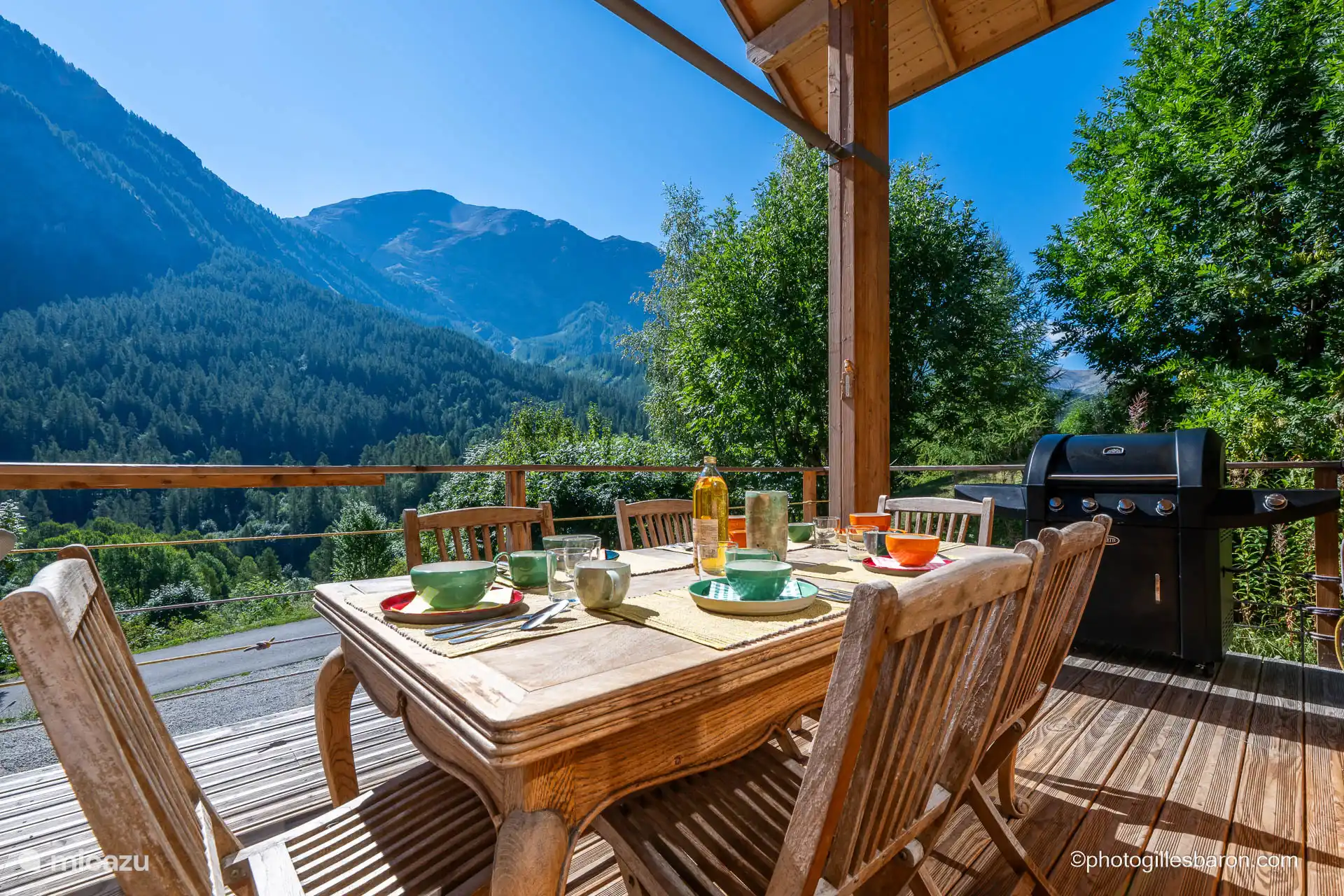 Geräumige Terrasse mit wunderschöner Aussicht