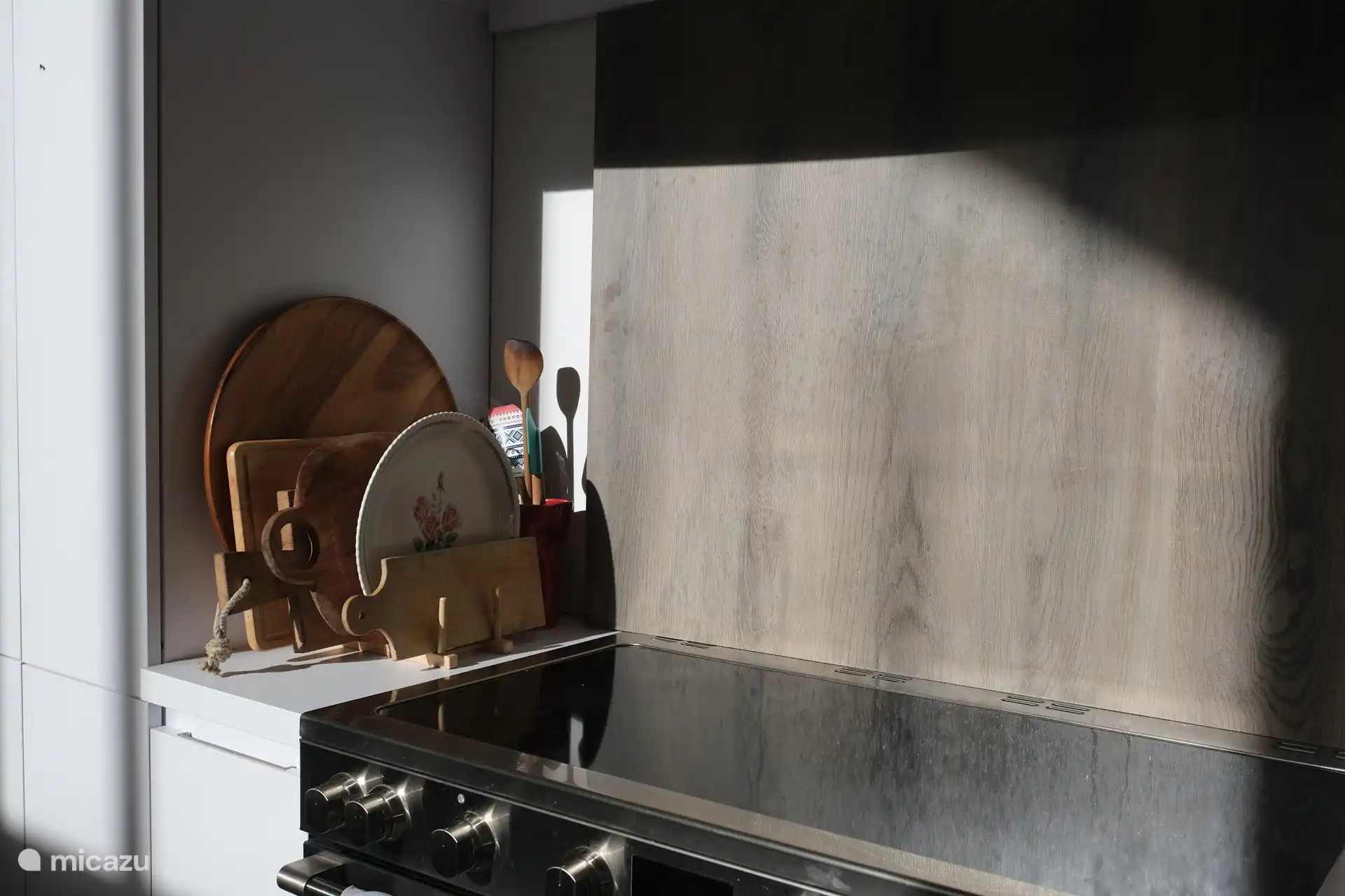 Es ist alles vorhanden, wenn Sie gerne selbst kochen. Wir können aber auch für Sie kochen ;-)