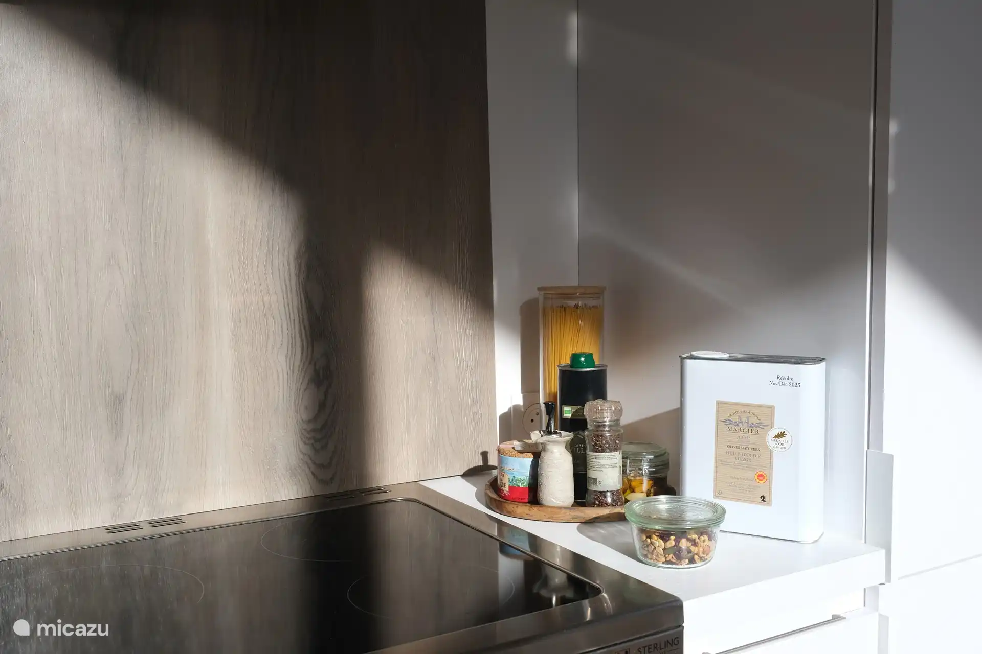 Es ist alles vorhanden, wenn Sie gerne selbst kochen. Wir können aber auch für Sie kochen ;-)