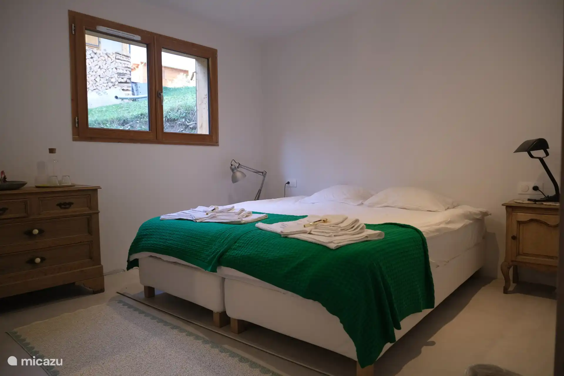 Zimmer Montagne. Die Betten können als Einzelbetten verwendet oder zu einem Kingsize-Bett zusammengestellt werden.