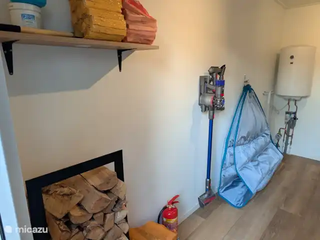 Forest Lodge + Bañera de hidromasaje - El Ciervo Verde en Países Bajos, Overijssel, Haarle - chalet Madera para el jacuzzi + Dyson