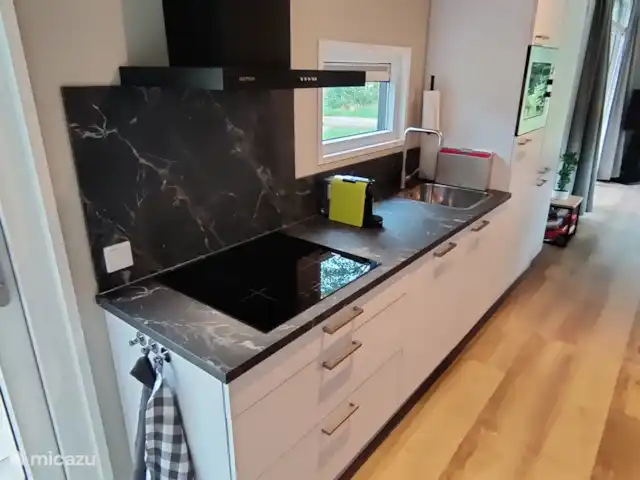 Forest Lodge + Bañera de hidromasaje - El Ciervo Verde en Países Bajos, Overijssel, Haarle - chalet Cocina