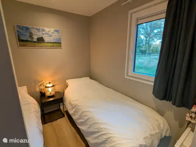 Forest Lodge + Bañera de hidromasaje - El Ciervo Verde en Países Bajos, Overijssel, Haarle - chalet Cama de hotel Van der Valk (2x1 box jumping)