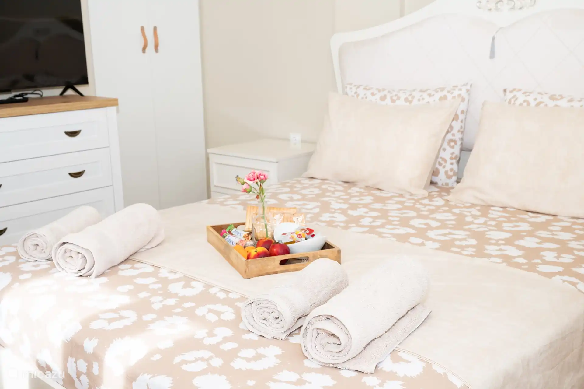 Top quality king-size bed