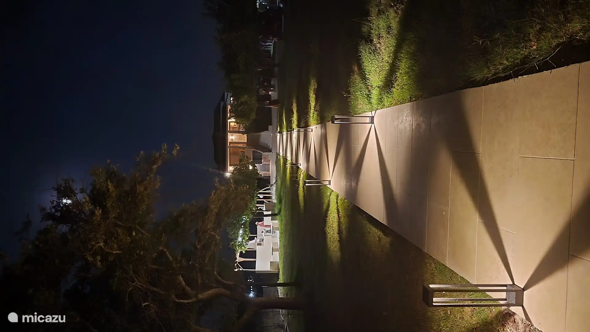 Night photo of the villa and its illuminated pergola