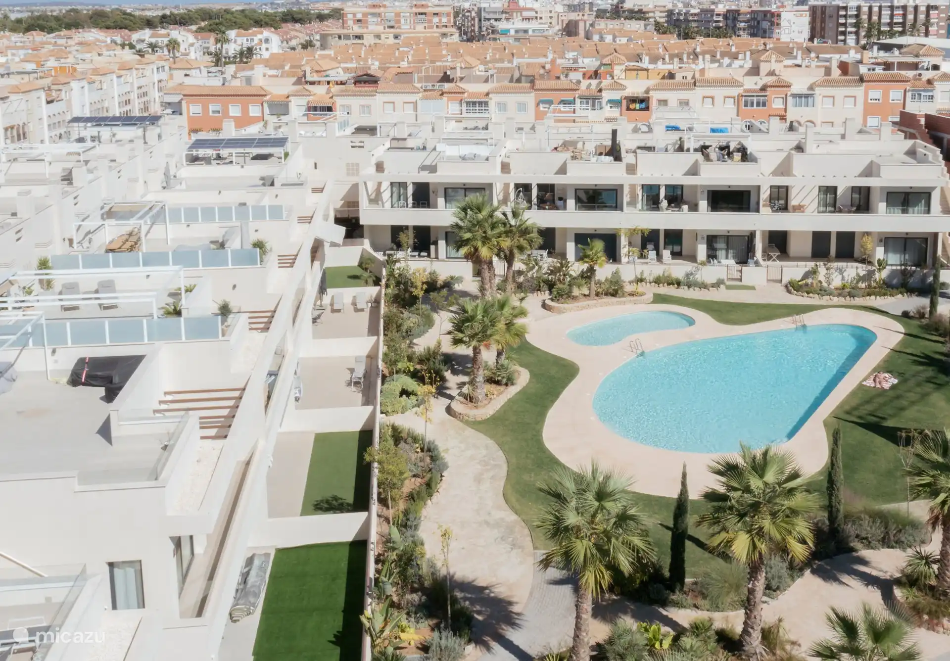 Bonita foto sobre la parte 1 del complejo