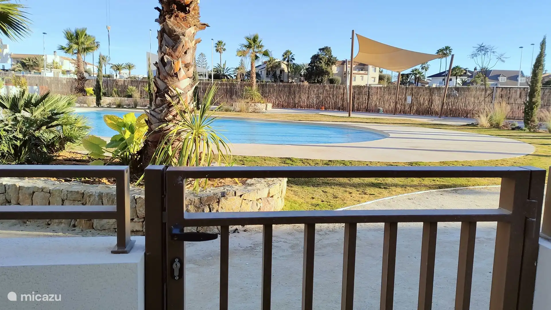 Vista desde la terraza, a pocos metros de la piscina