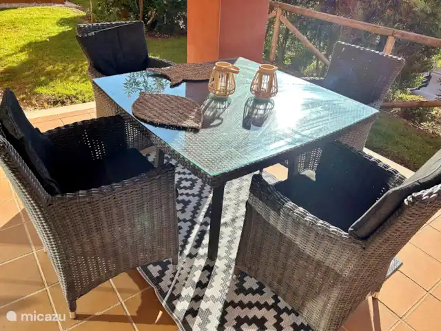 Location de Vacances Espagne, Andalousie, Islantilla, appartement - Casa Solina Casa Solina dispose de 2 terrasses qui sont situées entre la verdure du jardin paysager.