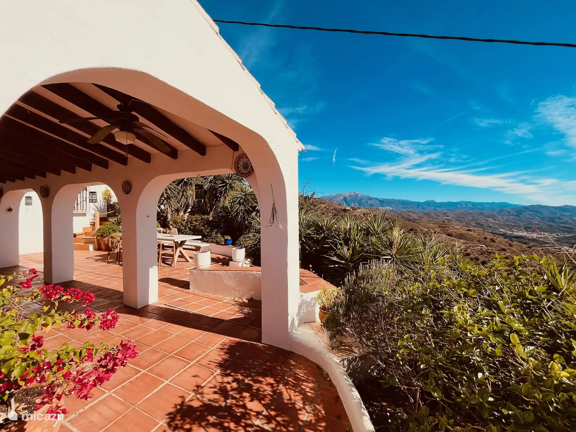 hoofdterras met spectaculair uitzicht
