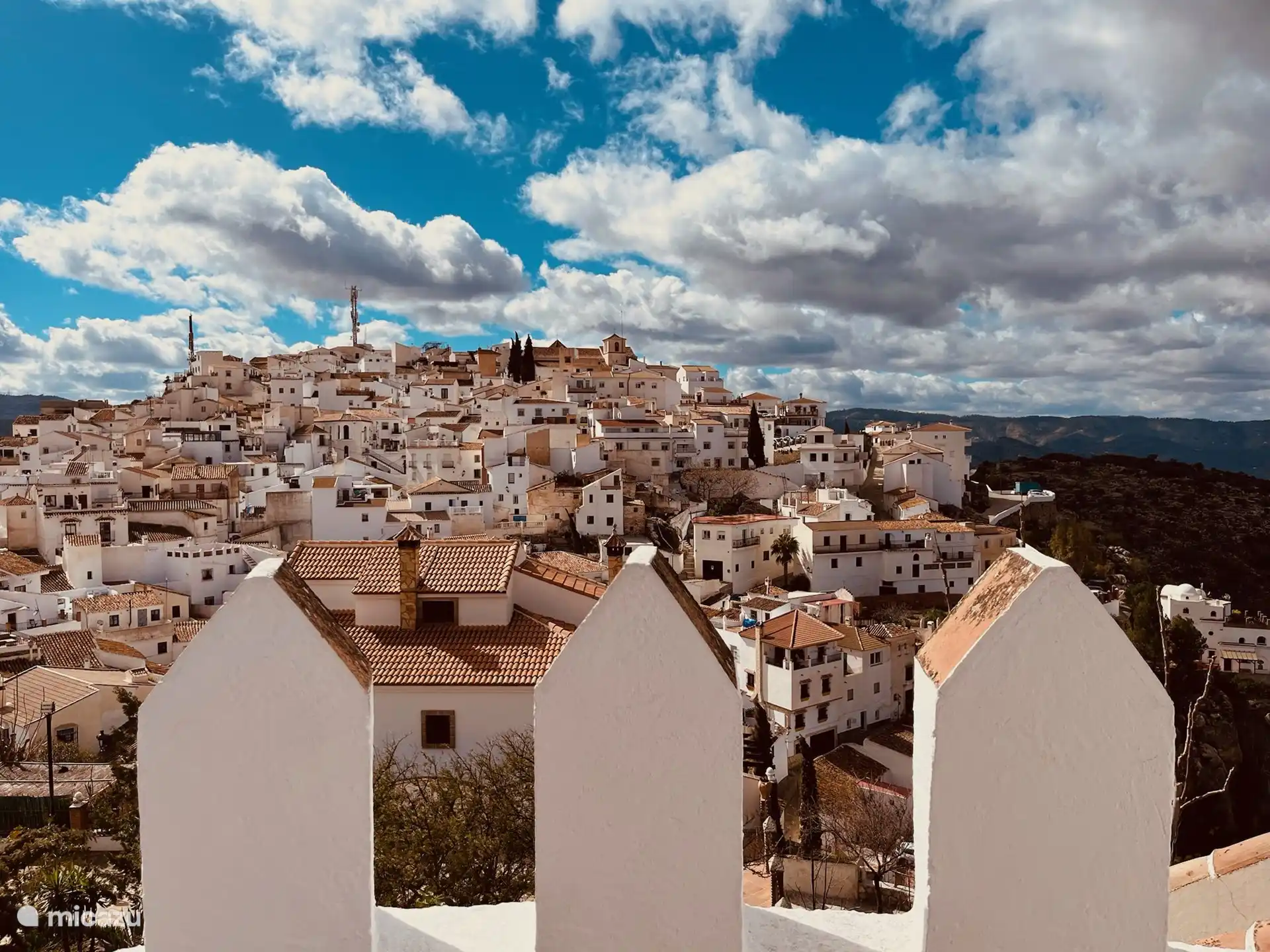 uitzicht op Comares vanaf de begraafplaats