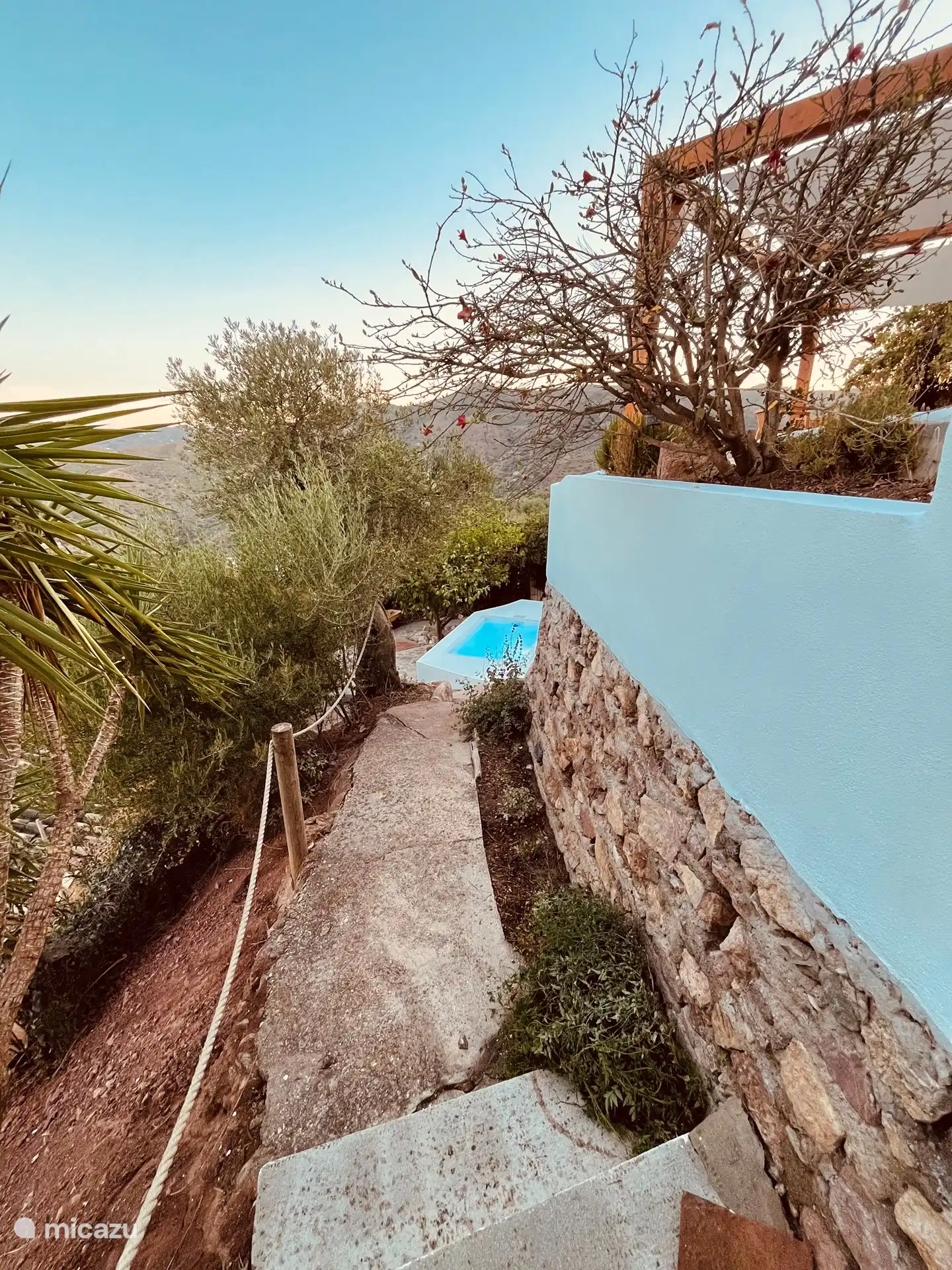 dompelbad met uitzicht op de Middellandse Zee