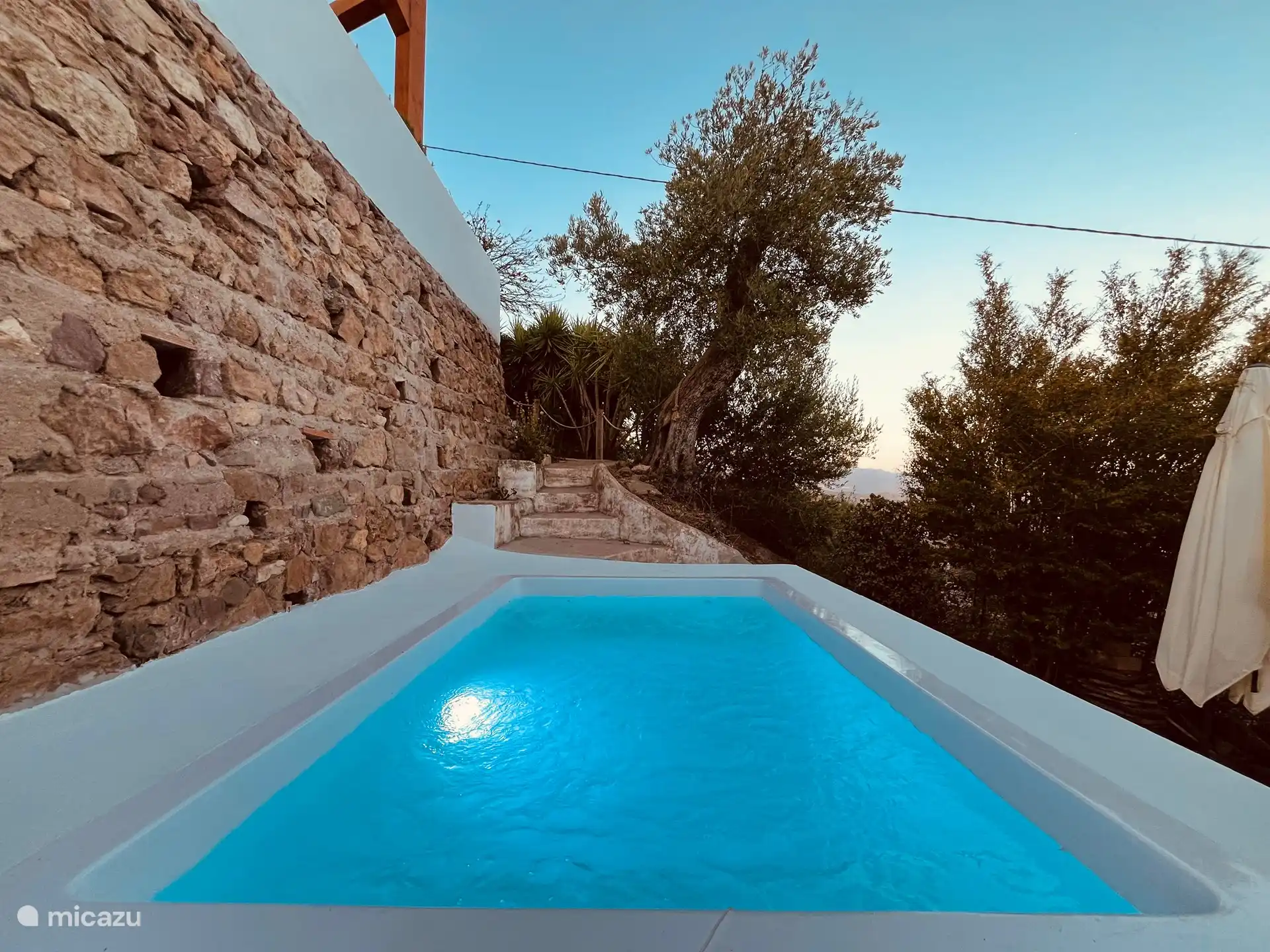 dompelbad met uitzicht op de Middellandse Zee