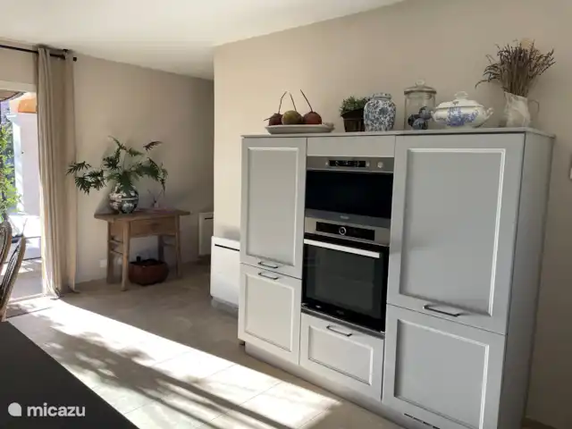 Villa Mont Cabasse en Francia, Costa Azul, Sainte-Maxime - villa horno, microondas, nevera grande con cajones de cero grados.