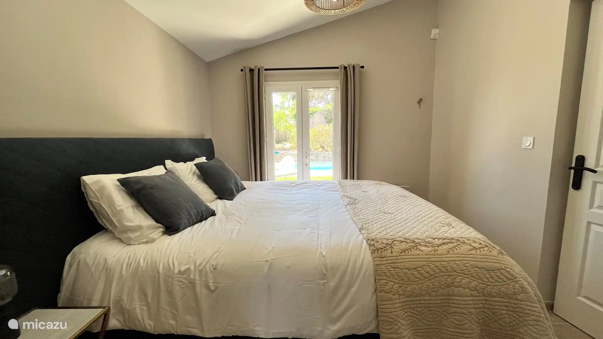 Chambre au rez-de-chaussée