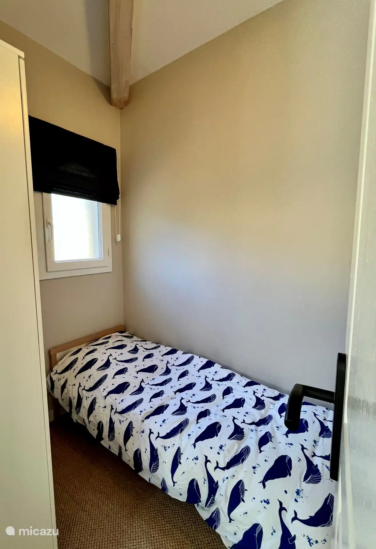 Chambre Junior, communicante avec la chambre principale et le balcon