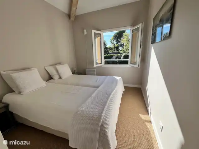 Villa Mont Cabasse en Francia, Costa Azul, Sainte-Maxime - villa Dormitorio 3 Fachada trasera