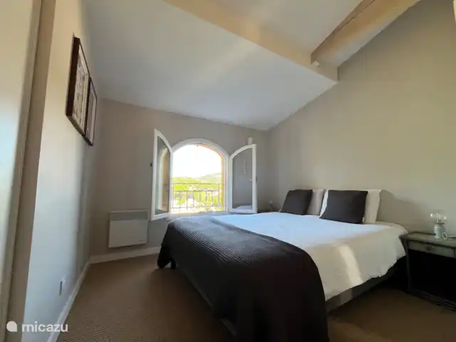 Villa Mont Cabasse en Francia, Costa Azul, Sainte-Maxime - villa Dormitorio 4 en la parte delantera con hermosas vistas