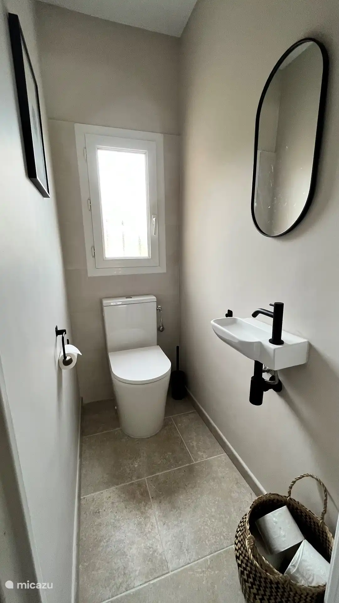 Toilettes au rez-de-chaussée