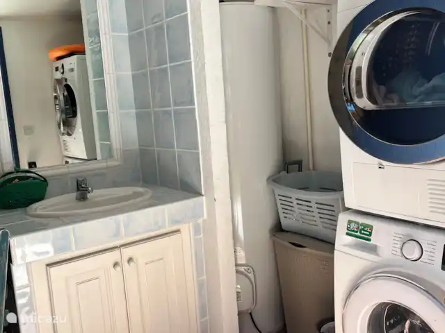 Villa Mont Cabasse en Francia, Costa Azul, Sainte-Maxime - villa Baño 3 a terraza y lavadero