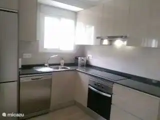 Cuisine avec plaque à induction et four