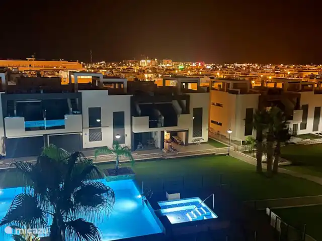Penthouse Casa Isabella | Espagne, Costa Blanca, Torrevieja - appartement Découvrez la vue fantastique de « Torrevieja by Night »