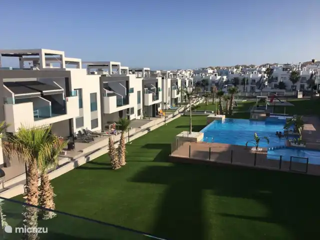 Penthouse Casa Isabella | Espagne, Costa Blanca, Torrevieja - appartement Jardin avec belle piscine et jacuzzi.