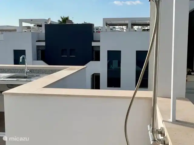 Penthouse Casa Isabella | Espagne, Costa Blanca, Torrevieja - appartement Profitez de notre douche extérieure avec de l’eau chaude et froide.
