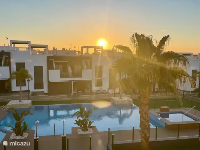 Penthouse Casa Isabella | Espagne, Costa Blanca, Torrevieja - appartement Bonjour Torrevieja ! Le soleil levant le matin dans la chambre et le salon. C’est un bel éveil ;-)