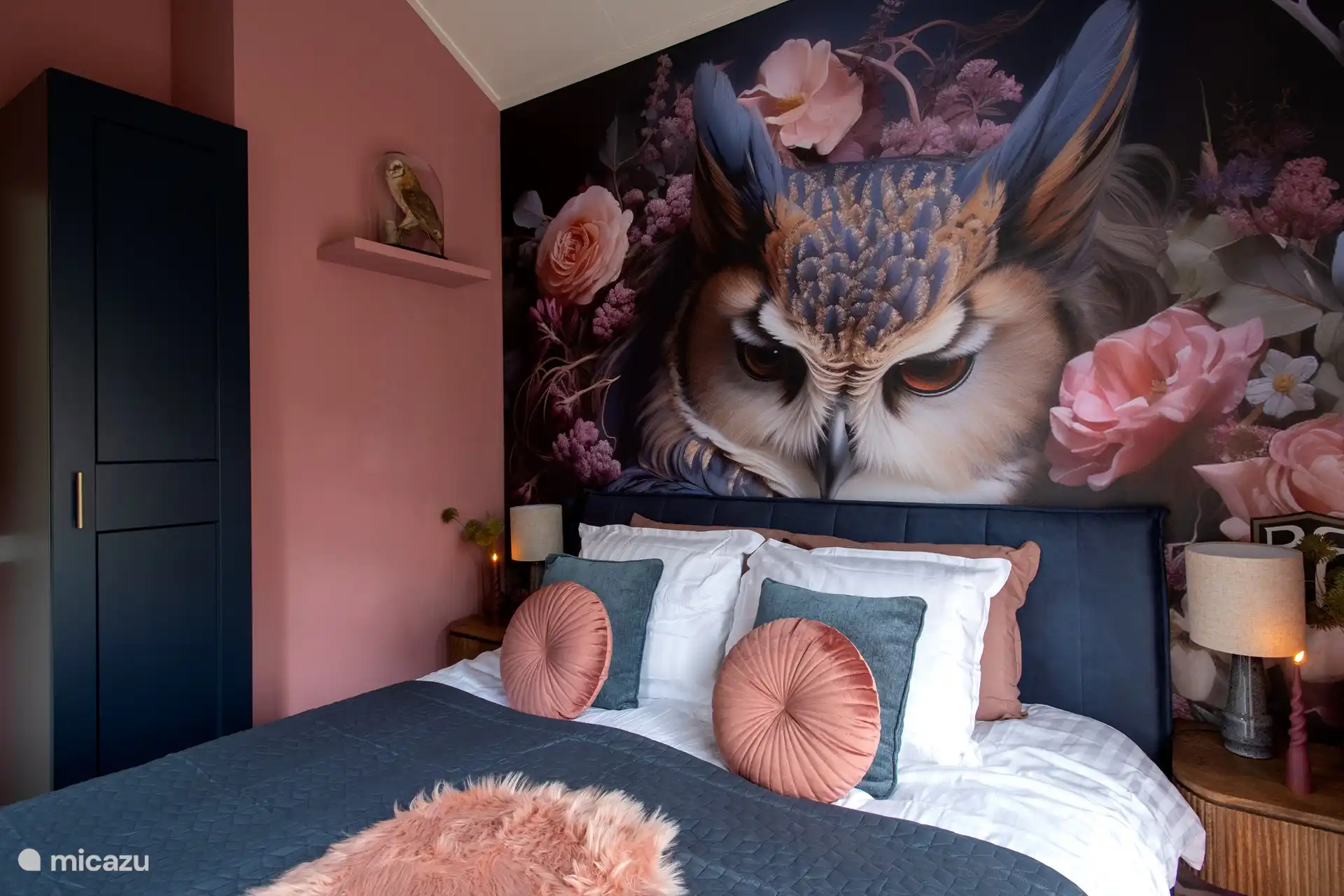 OWL-ROOM slaapkamer met groot 2persoons Boxspring bed