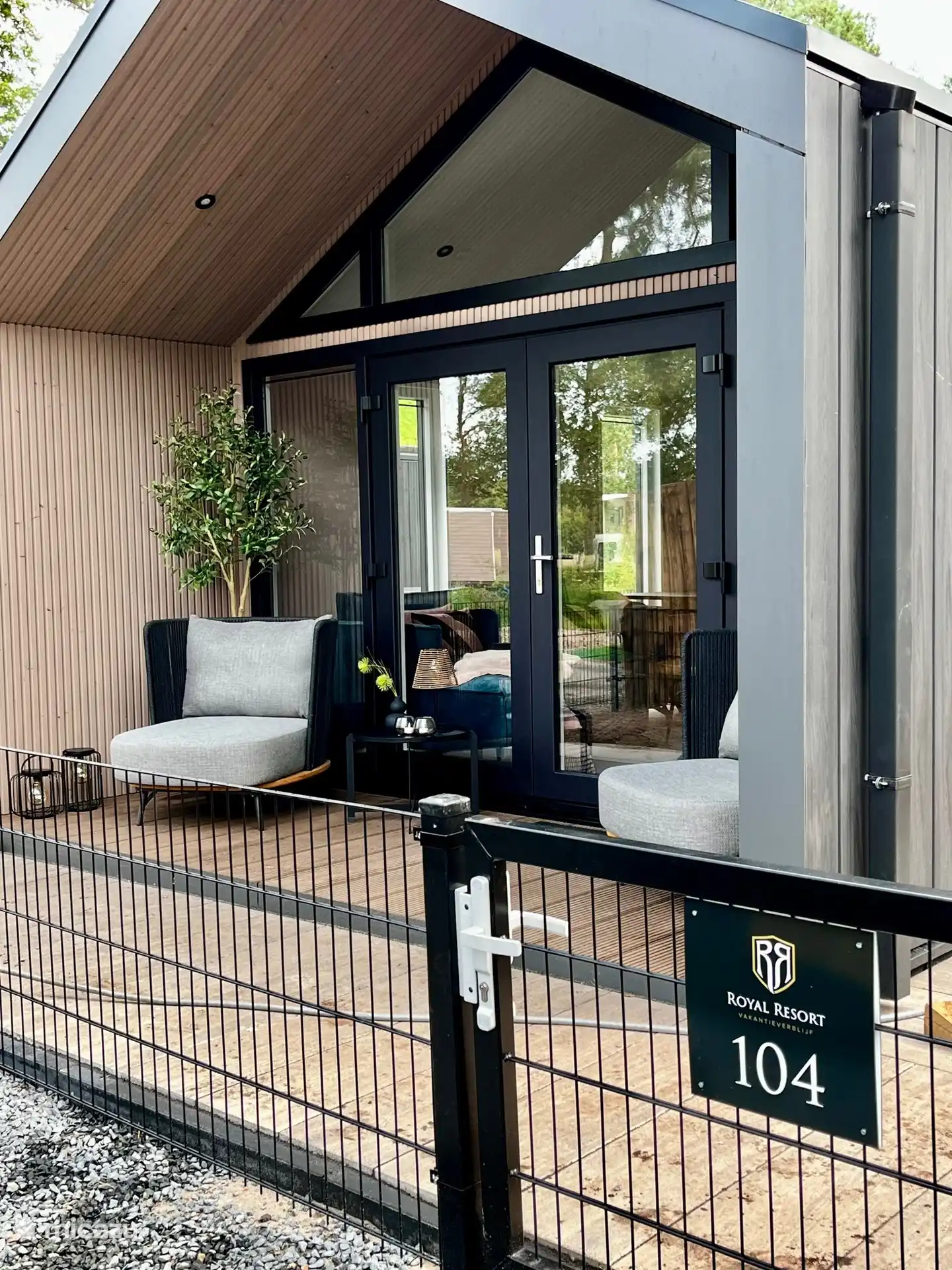 Veranda Cosi Cabin Deluxe