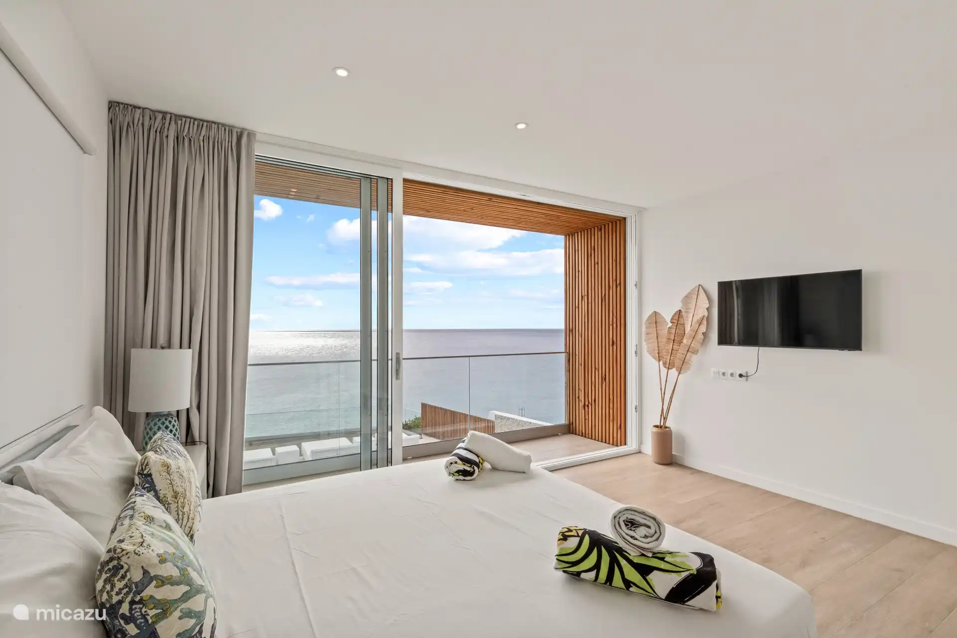 Schlafzimmer 4 mit Klimaanlage, erster Stock