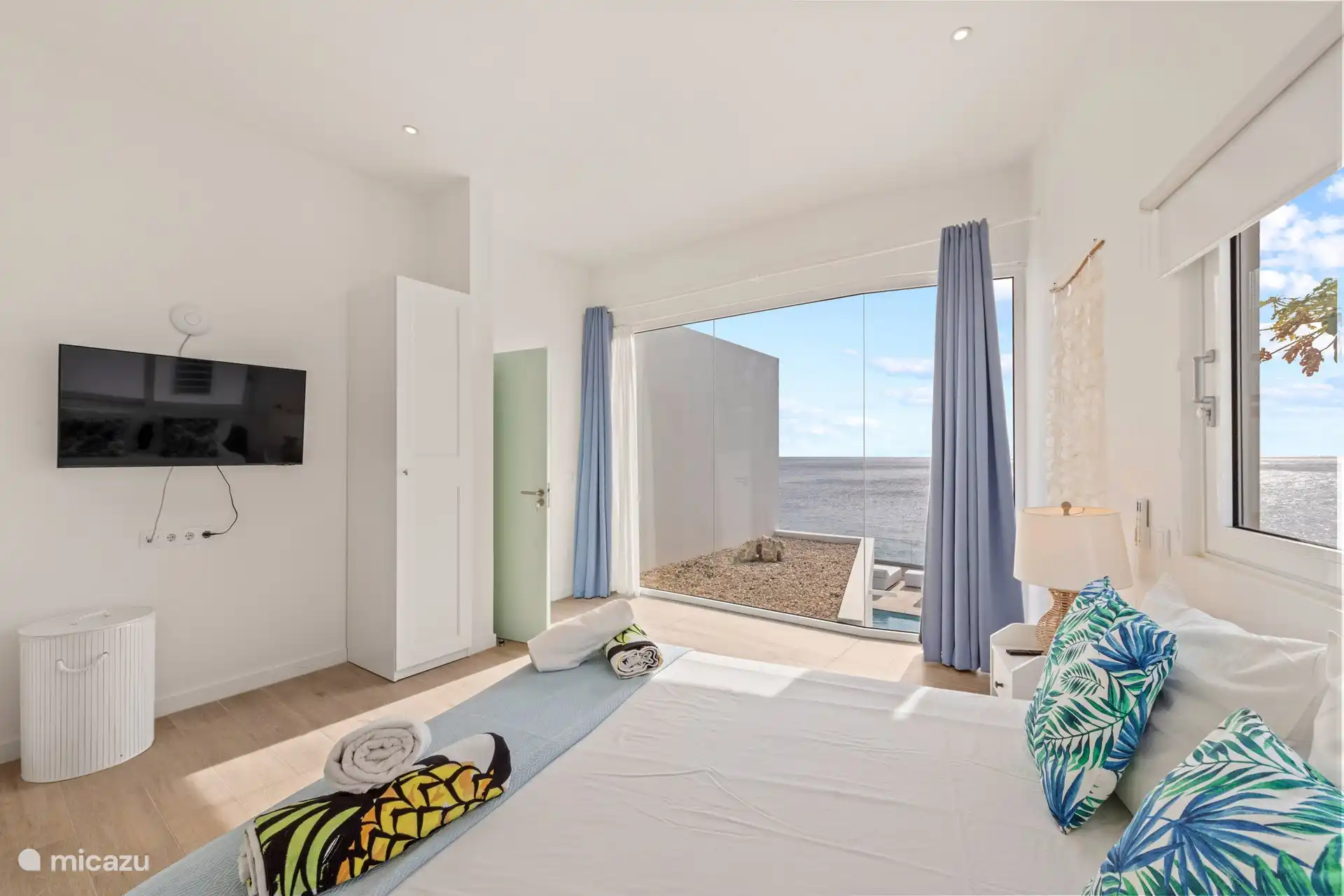 Schlafzimmer 5 mit Klimaanlage, erster Stock 