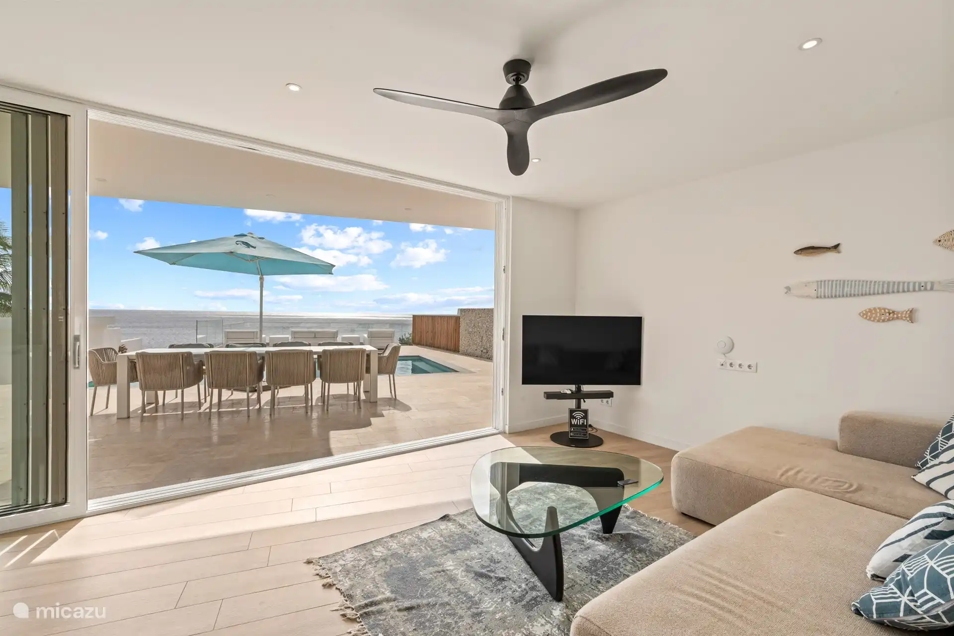 Wohnzimmer und Terrasse