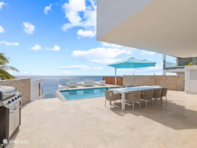 Villa en bord de mer, Lagun, Curaçao | Curaçao, Banda Abou (ouest), Lagun - villa Piscine avec terrasse ensoleillée et salle à manger avec barbecue à gaz
