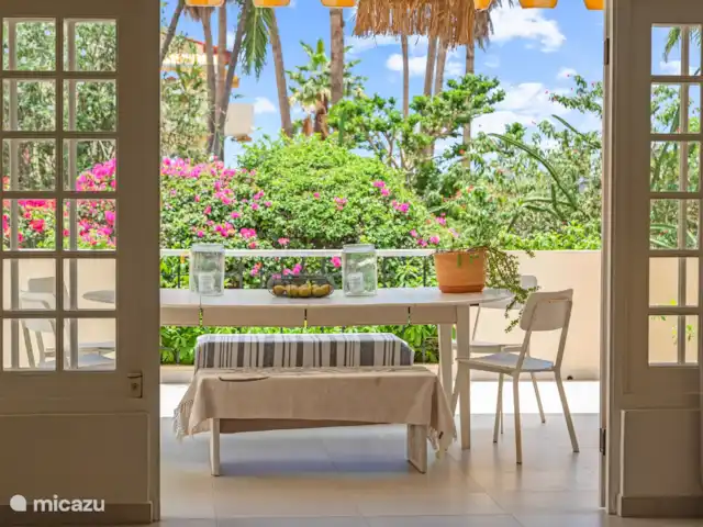 Royal Beach House, Royal Palm resort huren in Curaçao, Curacao-Midden, Piscadera - villa Schuifdeuren leiden naar het binnen woongedeelte