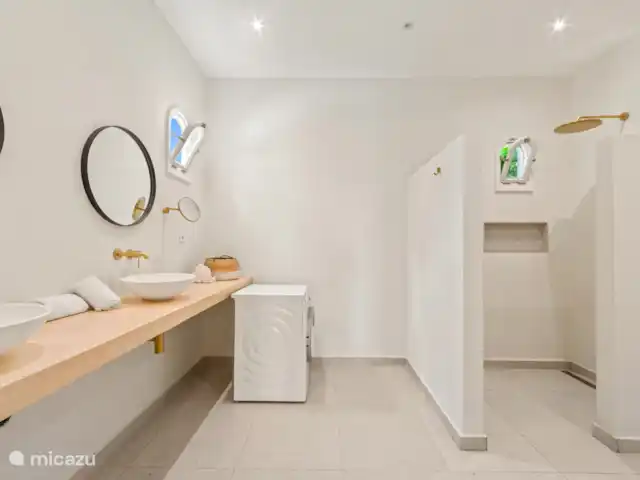 Royal Beach House, Royal Palm resort huren in Curaçao, Curacao-Midden, Piscadera - villa Badkamer 1, bij MBR
