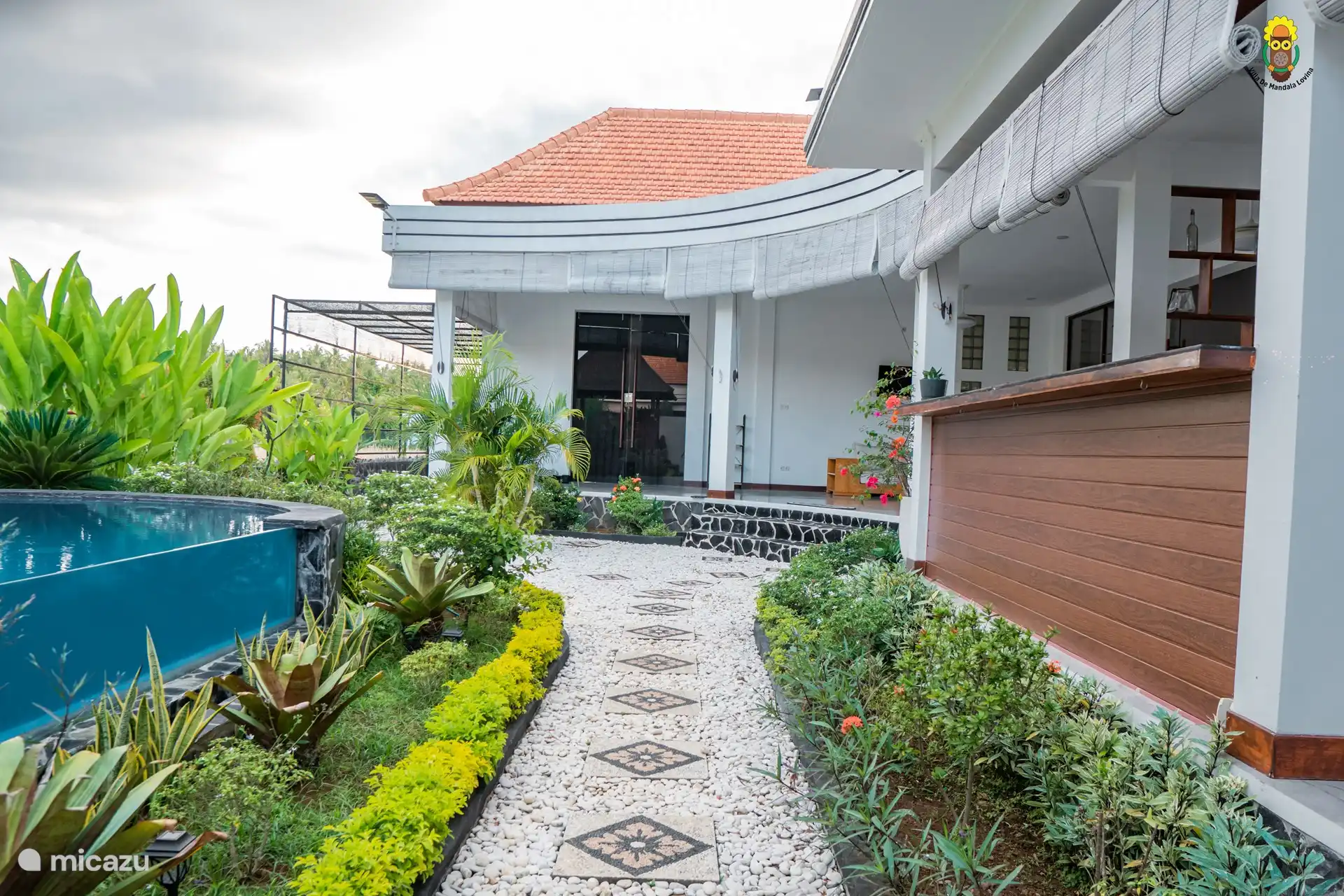 Stroll along the pool through the garden.