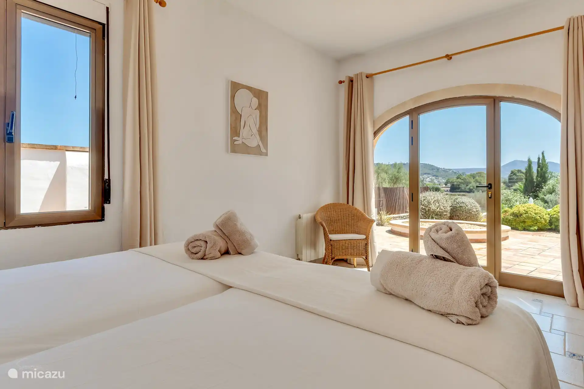 La chambre principale au rez-de-chaussée