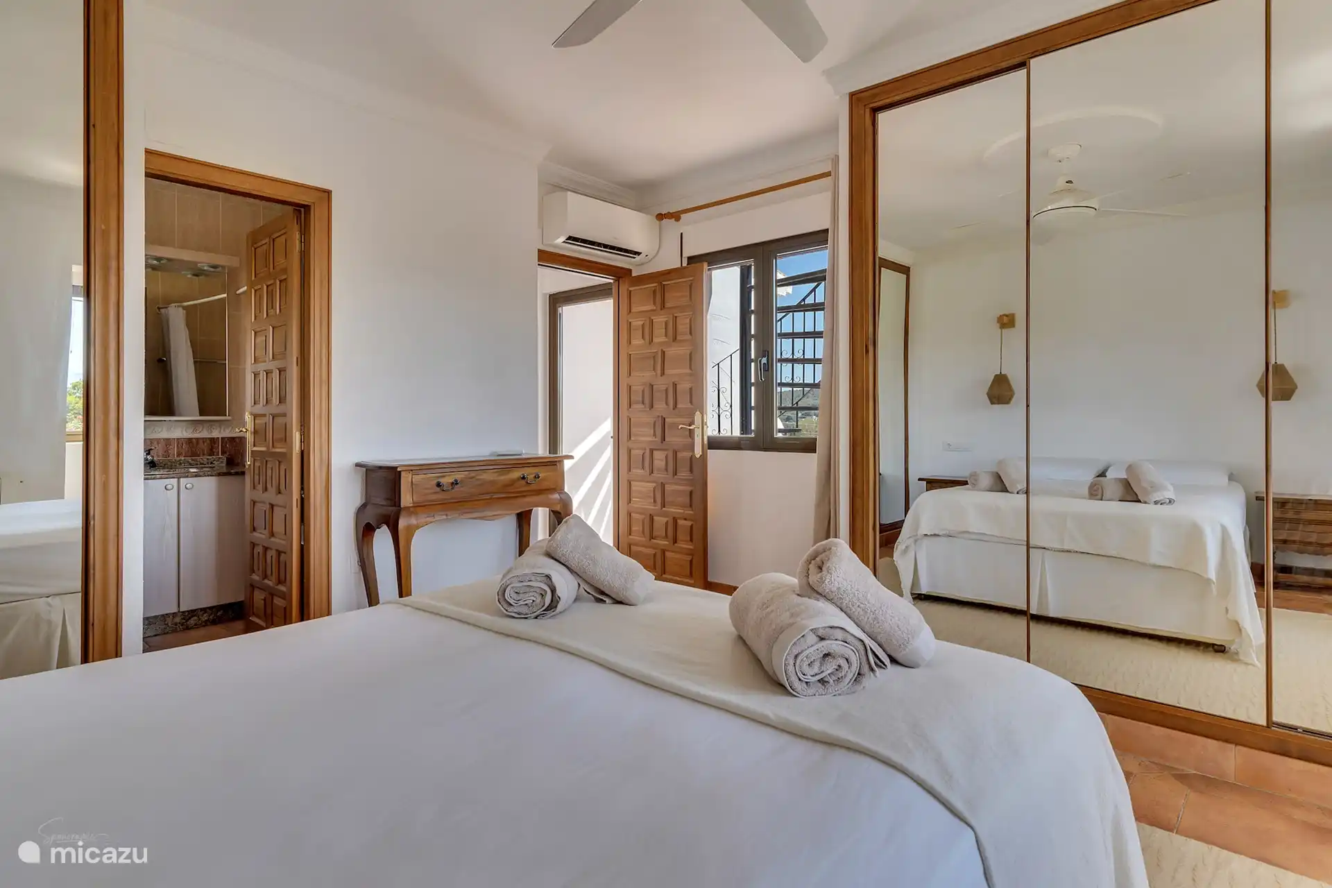 Chambre avec salle de bains privative au premier étage