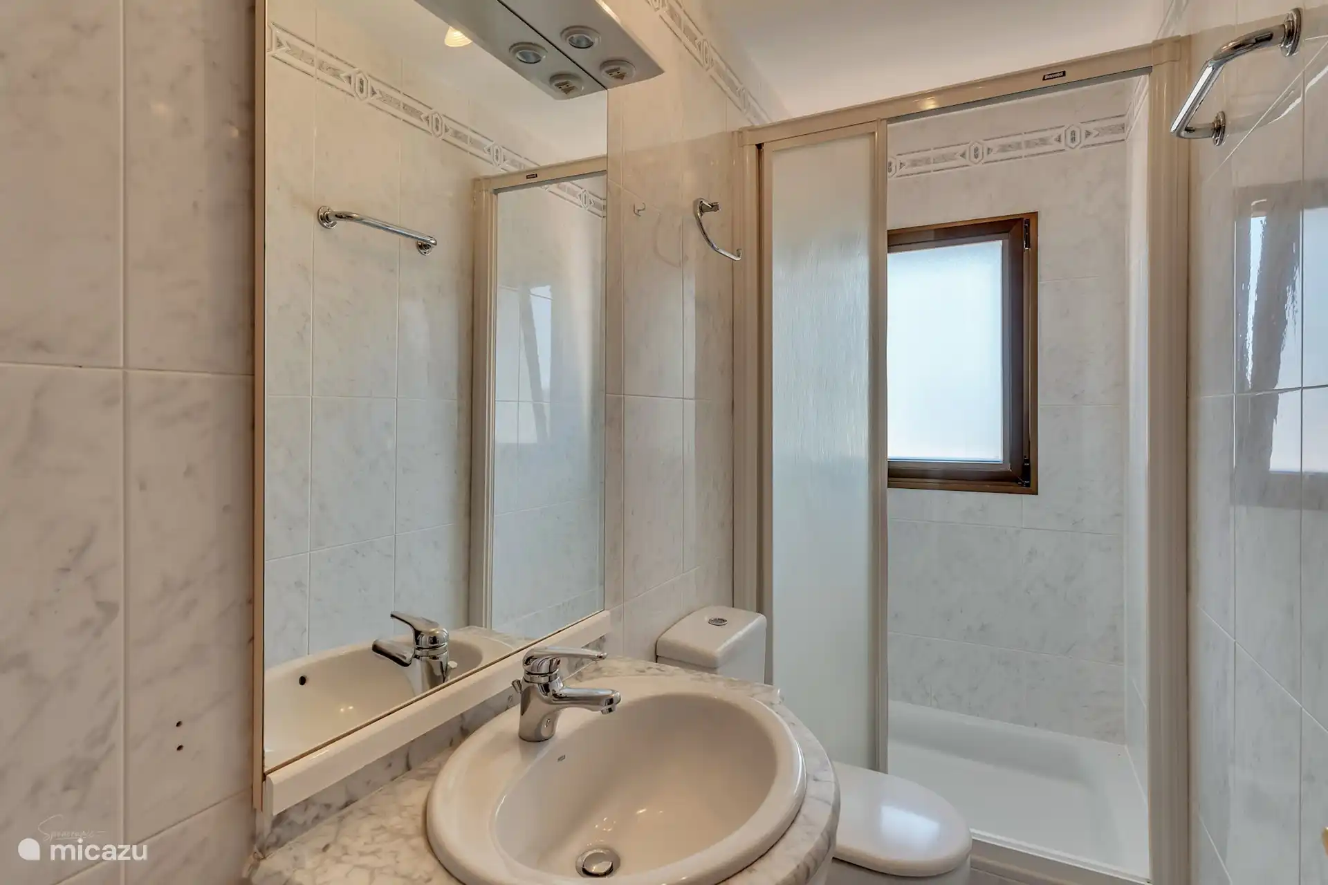 Salle de bain familiale au premier étage