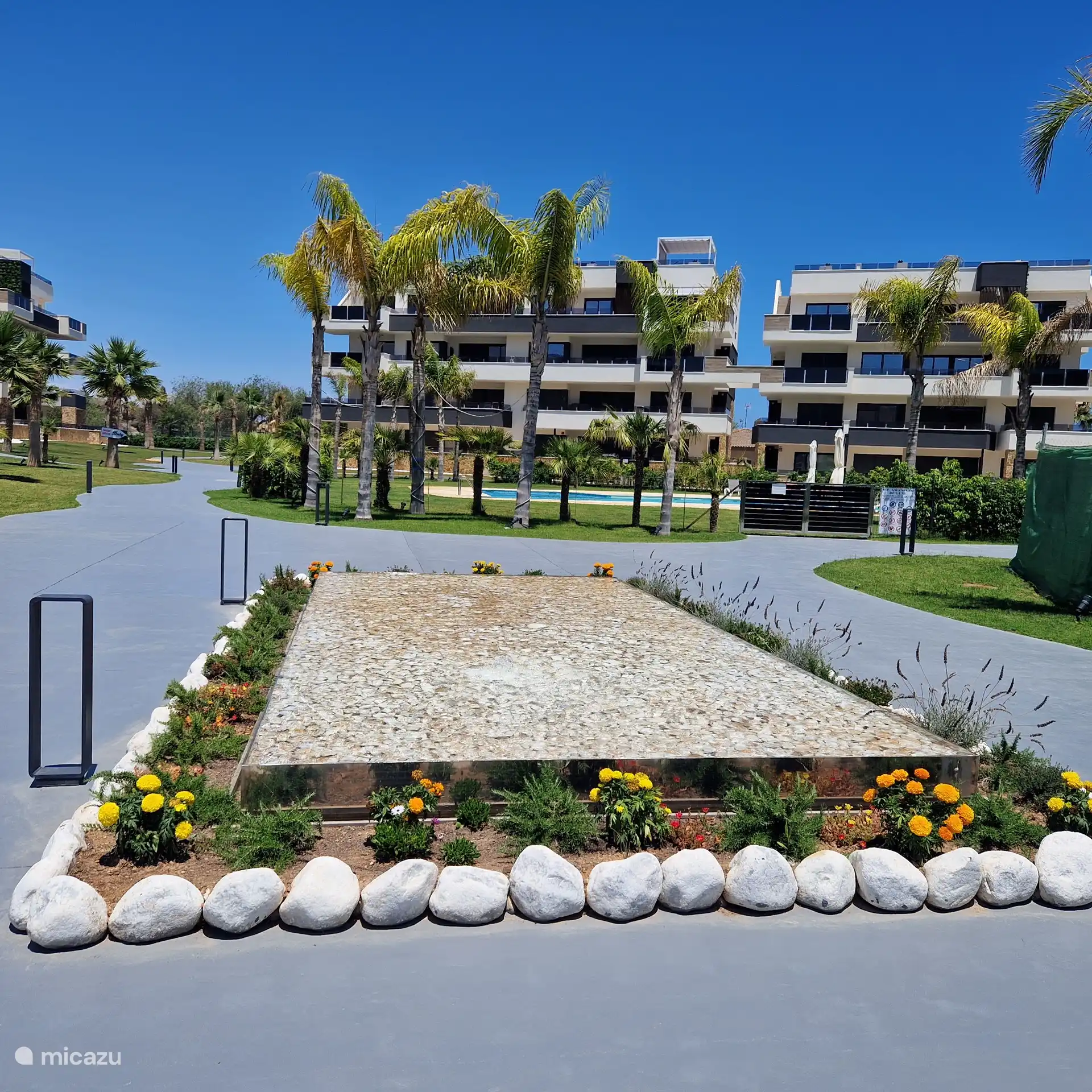 Attraktive Anlage mit schönem Garten und viel Grün