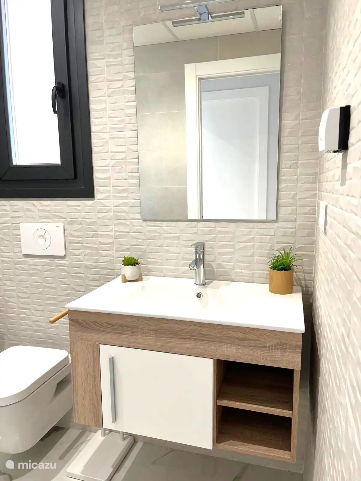 Voll ausgestattetes Badezimmer