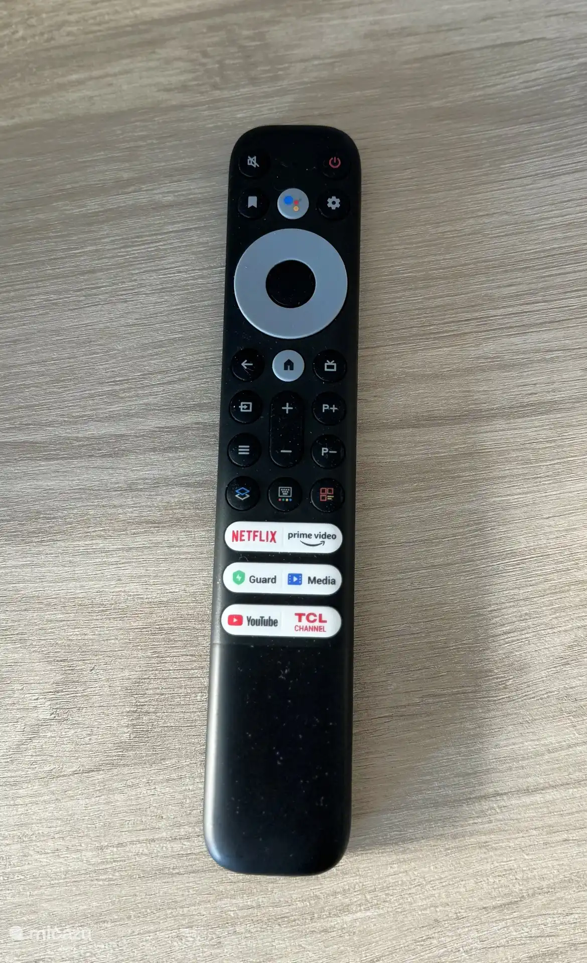 Smart-TV mit allen internationalen Kanälen und der Möglichkeit, auf eigene Streaming-Dienste zuzugreifen