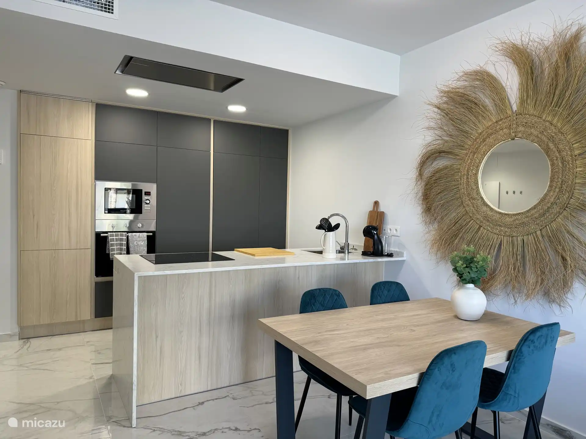 Voll ausgestattete Küche