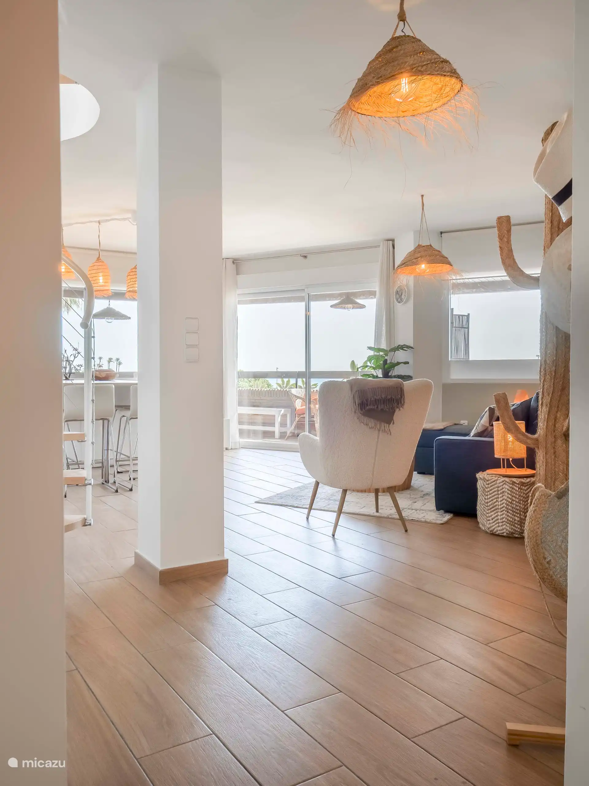 Frische und helle Wohnung mit direktem Zugang zur ersten Terrasse/Balkon