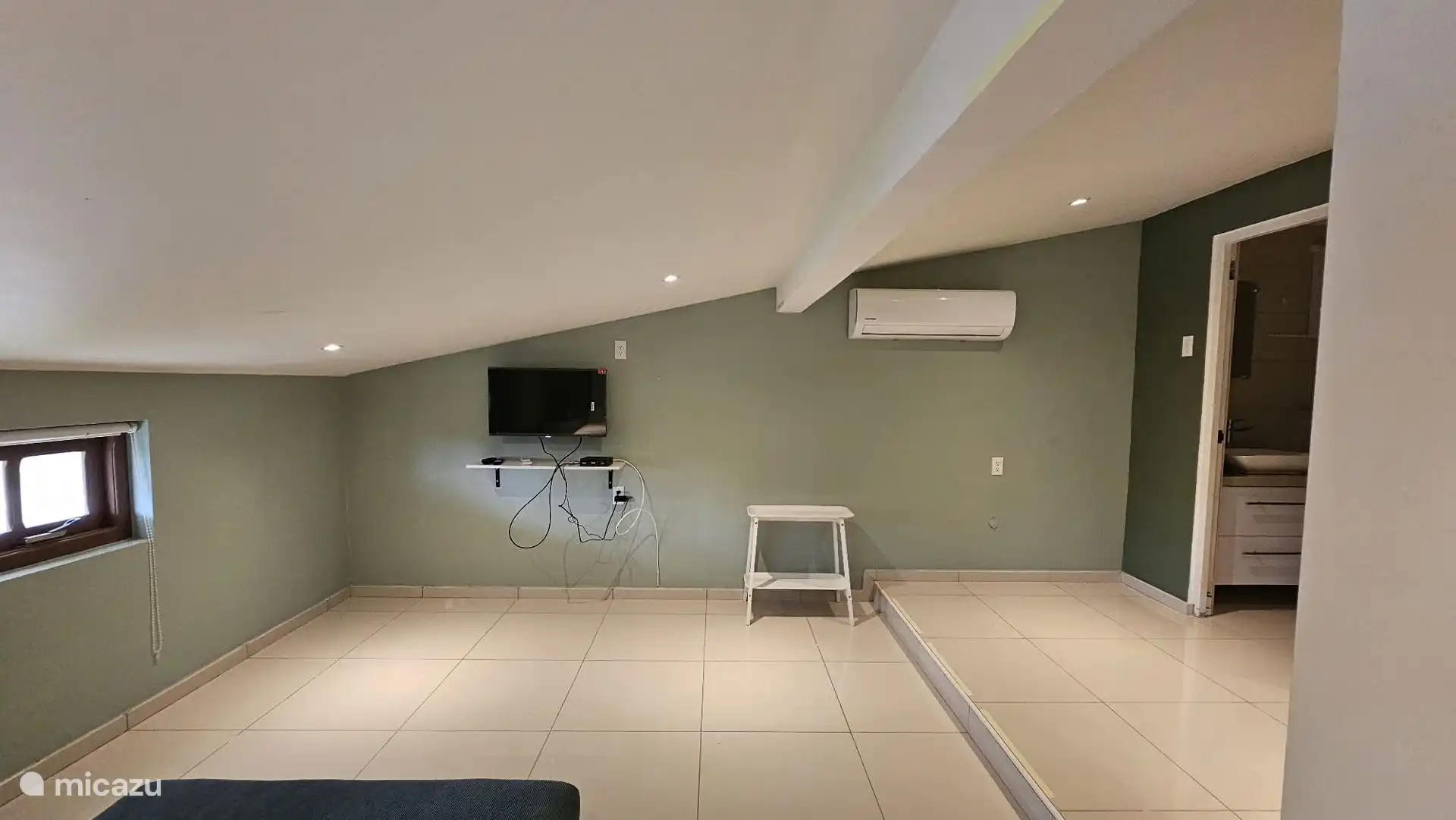 Hoofdslaapkamer voorzien van eigen tv